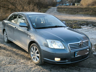 Toyota Avensis foto 2