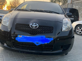Toyota Yaris фото 1
