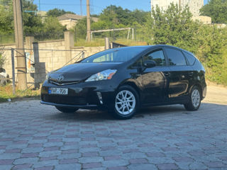 Toyota Prius v foto 3