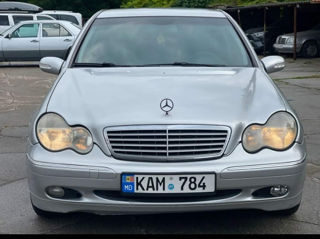 Mercedes C-Class foto 3