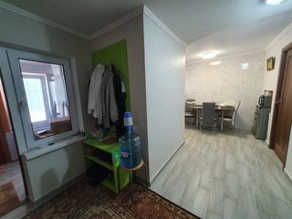 Apartament la sol cu 2 odăi, str. Tighina, reparat, mobilat ! foto 2
