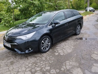 Toyota Avensis foto 2