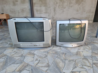 Două televizoare funcționale