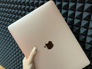 Vând MacBook Air Rose Gold, limited edition