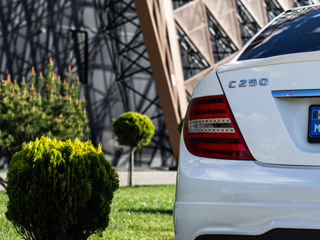 Mercedes C-Class foto 2