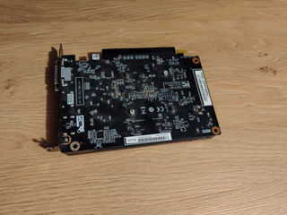 RX550x550 series 4 GB foto 2