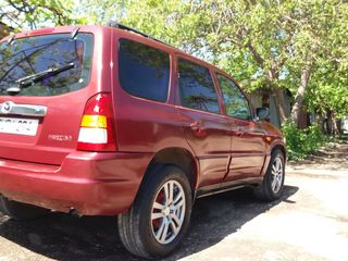 Mazda Tribute foto 2