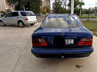 Mercedes E-Class foto 2