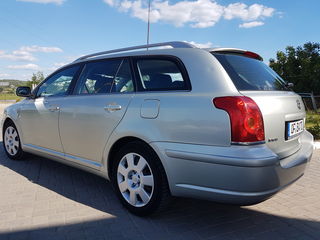 Toyota Avensis foto 4