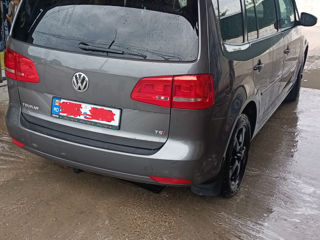 Volkswagen Touran foto 2