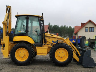 Komatsu WB 93 foto 5