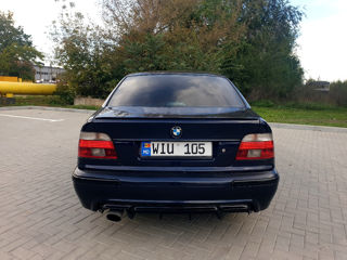 BMW 5 Series foto 4