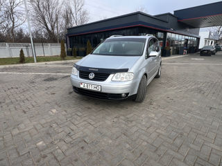 Volkswagen Touran foto 3