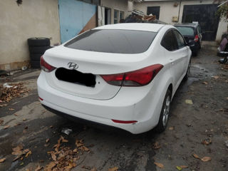 Hyundai Elantra foto 2