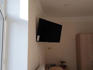 Установить телевизор на стену. Кронштейн для тв на стену. Montez tv pe perete. Suport tv pe perete. фото 5