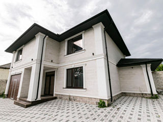 Spre vânzare casă în 2 nivele 298 mp + 7 ari, în Ialoveni! foto 1