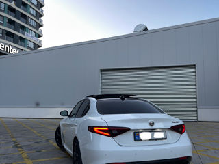 Alfa Romeo Giulia foto 1