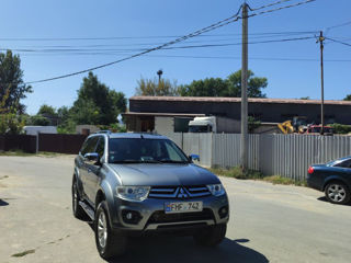 Mitsubishi Pajero Sport foto 2