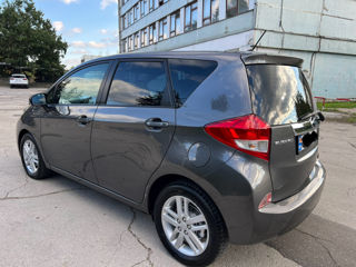 Toyota Verso-S foto 2