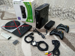 Продам Б/У Xbox 360 original не чипованный + 2 WiFi джойстика + 21 диск foto 1