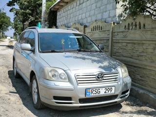 Toyota Avensis foto 2