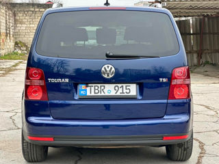 Volkswagen Touran foto 2