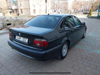 BMW 5 Series foto 4