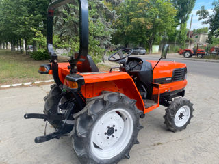 Tractor japonez Kubota GL220D cu doar 0824m/ore  pe bord si termen de garantie 1 an de zile foto 6