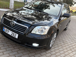 Toyota Avensis foto 2