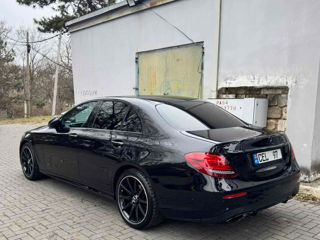 Mercedes E-Class foto 2