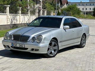 Mercedes E-Class foto 2