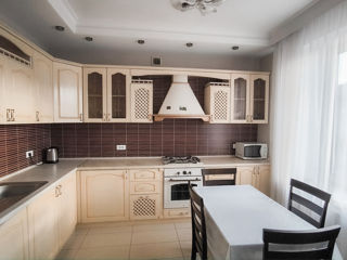 Apartament cu 2 camere, 65 m², Centru, Chișinău foto 5