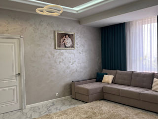 Apartament cu 2 camere, 80 m², Botanica, Chișinău foto 2