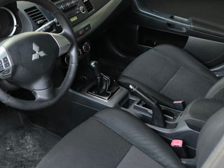 Mitsubishi Lancer foto 3