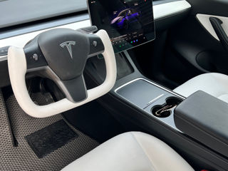 Tesla Model Y foto 5