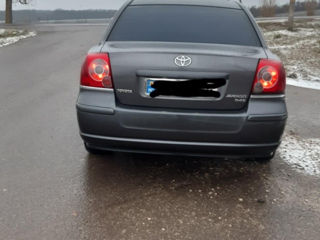 Toyota Avensis foto 3