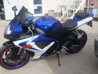 Suzuki GSX 600 R foto 4