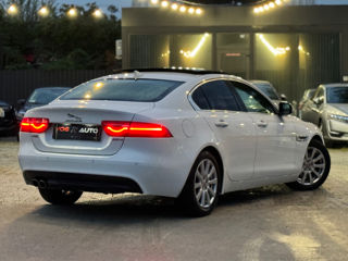 Jaguar XE foto 3