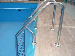 Лестницы и поручни для бассейнов. foto 1