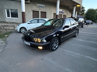 BMW 5 Series фото 1