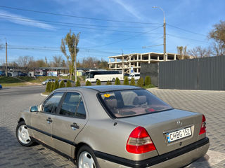 Mercedes C-Class foto 3