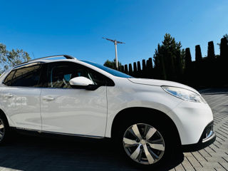 Peugeot 2008 foto 2