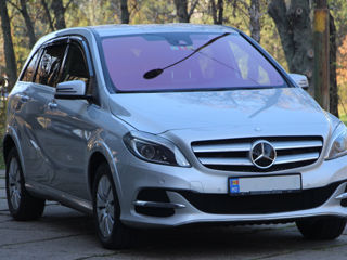 Mercedes B-Class foto 2