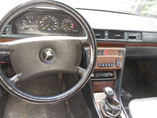 Mercedes Series (W124) foto 5