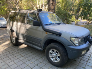 Toyota Land Cruiser Prado foto 2