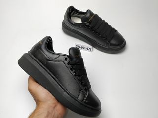 Alexander mcqueen all black foto 2