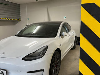 Tesla Model 3 foto 3