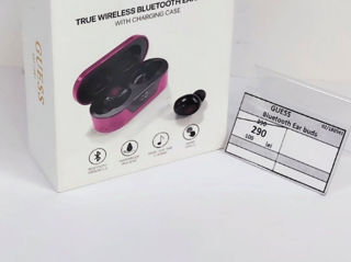 Guess Bluetooth Ear Buds . Pret 290 Lei