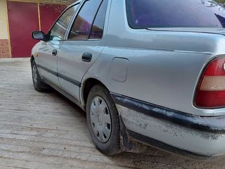 Nissan Sunny foto 4