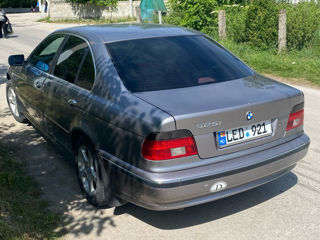 BMW 5 Series foto 2